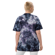 Load image into Gallery viewer, Nursing in the Six - EVERYBODY &#39;LOVES&#39; NURSES - Oversized tie-dye T-Shirt (AVAILABLE IN 2 COLOURS)

