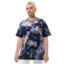 Load image into Gallery viewer, Nursing in the Six - EVERYBODY &#39;LOVES&#39; NURSES - Oversized tie-dye T-Shirt (AVAILABLE IN 2 COLOURS)
